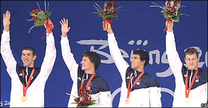 Michael Phelps e companheiros de equipe