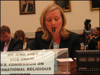 Bà Nina Shea trong phiên điều trần tại Hạ Viện Mỹ ngày 20.06.05