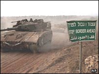 تانک اسرائيلی هنگام عبور از مرز لبنان
