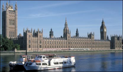 Palácio de Westminster, visto a partir do rio Tâmisa