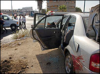 Carro atingido por explosão em Beersheba
