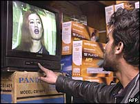 ٹیلی ویژن افغانستان کے قدامت پرست معاشرے میں نئی تبدیلیاں لارہا ہے