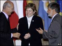 O diretor-geral da OMC, Pascal Lamy, a representante de comércio dos Estados Unidos, Susan Schwab, e o Ministro das Relações Exteriores, Celso Amorim, neste domingo no Rio de Janeiro