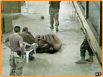 ابوغریب جیل میں قیدیوں کے ساتھ بدسلوکی