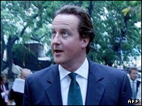 کامرون از سیاست خارجی بوش انتقاد کرده است