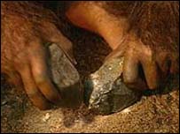 Руки з камінням