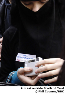 Photographersprotest at Scotland Yard, 2009