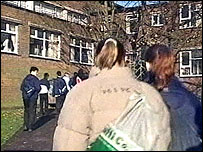 在大学校园的学生