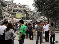 Quang cảnh tàn phá động đất ở trường Trung học tại Tứ Xuyên