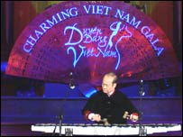 Tiết mục đàn đá của Đỗ Lộc