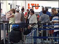 Cubanos barrados no aeroporto de Miami