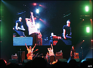 Tokijský koncert Live 8 odstartovala japonská kapela Rize. 