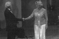 Alun Guy yn llongyfarch Mair Davies