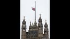 英國議會大廈上空降半旗致哀。