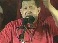 Hugo Chávez acusa os EUA em ato político