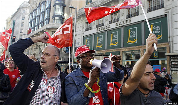 Protesters on Madrid Gran Via, 29 Sep 10