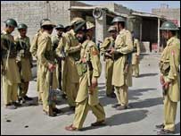 نیم فوجی دستے