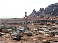 ايران تهديد کرده که ممکن است فعاليت تاسيسات هسته ای اصفهان از روز دوشنبه يکم اوت آغاز شود