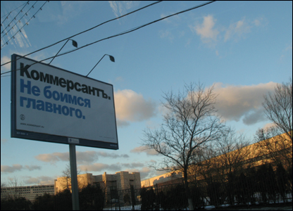 Tờ Commersant - một trong những tờ báo lớn của Nga - quảng cáo cho ngày bầu cử của chính phủ.