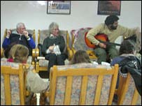 自弹自唱的法国人