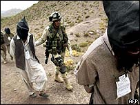 مشتبہ طالبان امریکی حراست میں