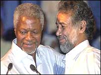 زانانا گوسمائو (چپ) و کوفی عنان دبيرکل سازمان ملل