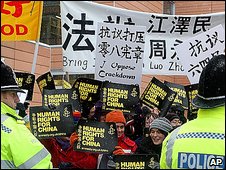 Biểu tình ở Anh chống chuyến thăm của Thủ tướng Trung Quốc