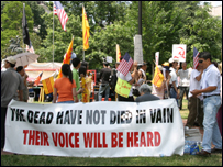 Biểu tình chống chuyến đi của ông Triết tại Washington DC