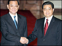 Setkání Liena Čchana (vlevo) a Chu Ťin-tchana