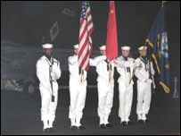 Chào cờ Mỹ và Trung