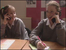 students using mobiles