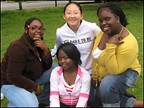 李肖和圣玛丽女子中学的同学