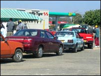 صف بنزين در زيمبابوه