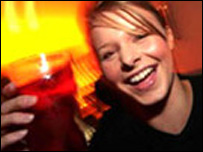 年轻人更喜欢时尚气息的酒吧。