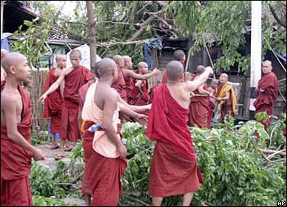 Birmanyalı rahipler