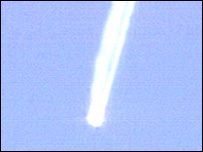 Columbia se desintegra ao entrar na atmosfera