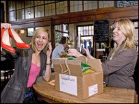 酒馆在生意不景气的状态下，想出来的吸引新顾客的新招数