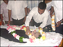 Chief Minister Sivaneshathurai Chandrakanthan paying last respects to Ragu