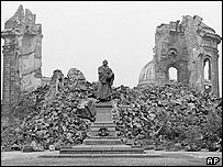 Igreja de Nossa Senhora, em Dresden, após o bombardeio