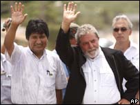 Lula e Morales durante encontro em Arroyo Concepcion (AP)