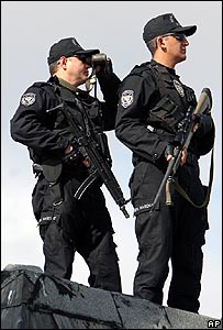 Forças de segurança patrulham Istambul, na Turquia