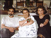  لیلی گلستان با مادر و کاوه گلستان