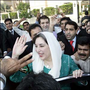 बेनज़ीर की वापसी पर लोगों की राय