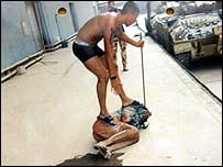 अदालत से जारी ब्रितानी सैनिक की तस्वीर