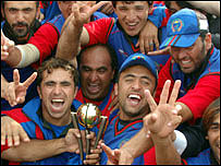 شادمانی اعضای تیم کریکت افغانستان، پس از پیروزی بر جرزی