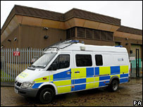 停在Securities保安公司钱库外的警车