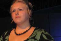 Cymryd rhan y y gwasaneth fore Sul.