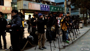 貴陽法院外的記者