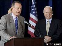 George Bush, o ex-presidente, declara seu apoio a John McCain, em Houston, Texas