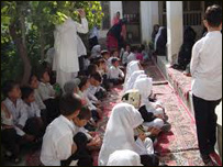 ښوونځي ته دمبايل راوړل